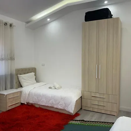 فيلة Jurgen House